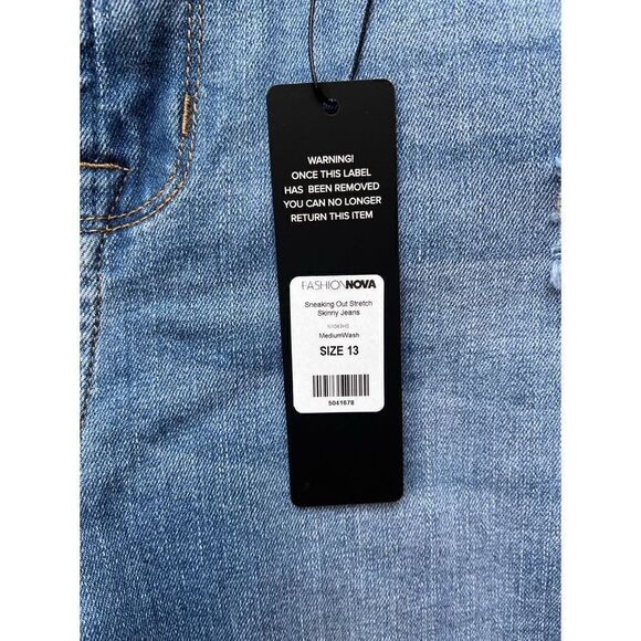 NWT Fashion Nova Sneaking Out Stretch Skinny Jeans - Medium Wash, Size 13 - Picture 8 of 16